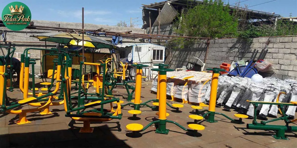 دستگاه مسگری و دیگر وسایل ورزشی پارکی