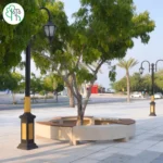 نیمکت دور درختی با چوب ترموود فنلاندی نصب شده در مسیر پیاده روی